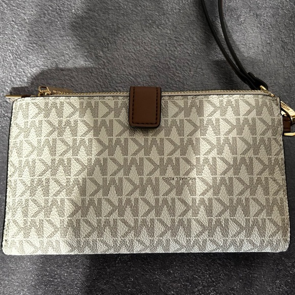 Michael Kors - Jet Set Travel LG double zip wristlet - Picture 2 of 9